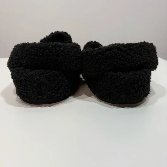 Crocs Classic Cozzzy Slippers - Picture 7 of 11